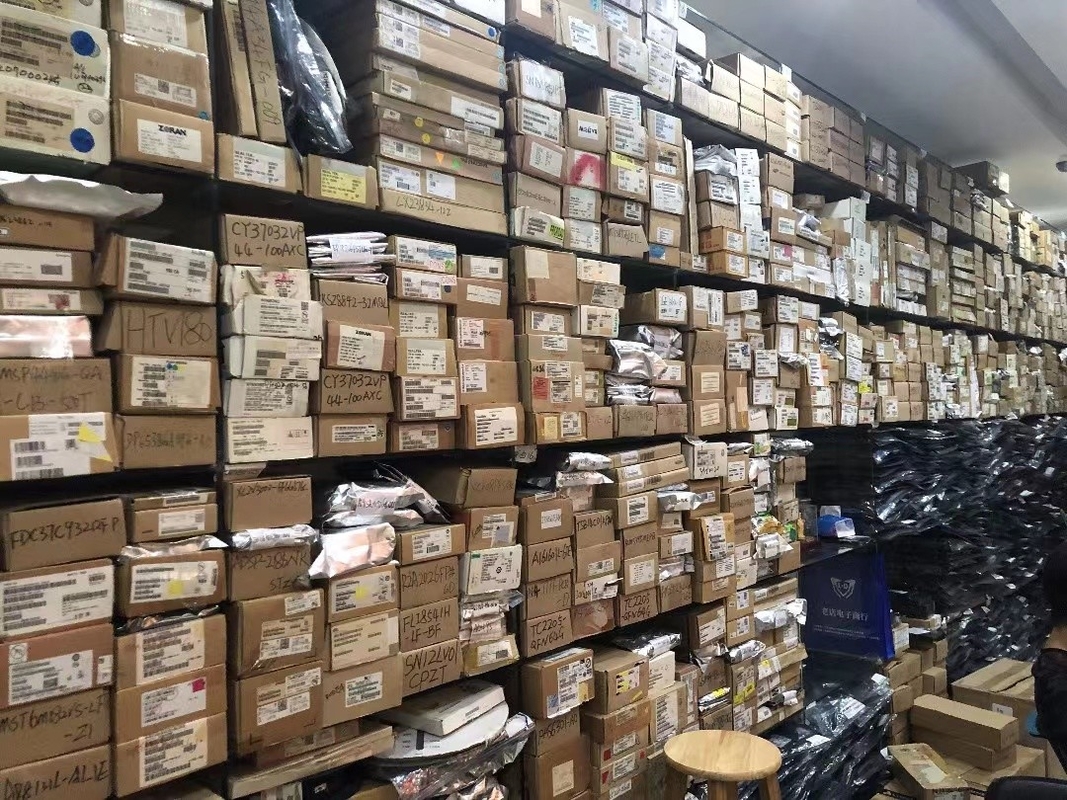 Στην τριανταδυάμπιτη 256KB ολοκληρωμένων κυκλωμάτων αποθεμάτων STM32F071V8T7 100-LQFP 14x14 ΛΆΜΨΗ 64UFBGA ολοκληρωμένου κυκλώματος MCU